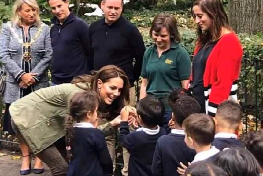 Kate Middleton și-a încheiat concediul de maternitate. Ce au observat oamenii la prima vizită oficială, de după naștere