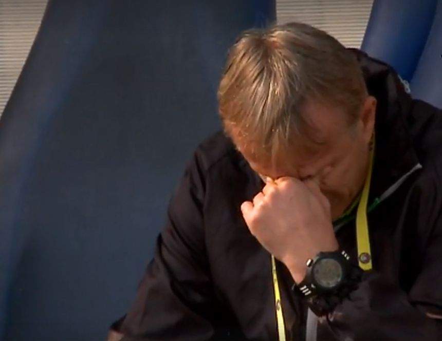 FOTO / Emil Săndoi a izbucnit în lacrimi în timpul meciului echipei sale, după ce aflat că Ilie Balaci a murit