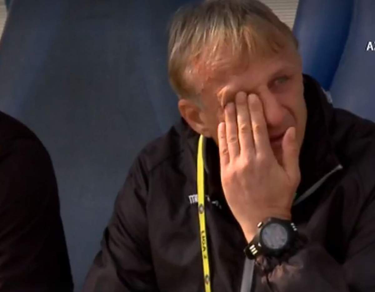 FOTO / Emil Săndoi a izbucnit în lacrimi în timpul meciului echipei sale, după ce aflat că Ilie Balaci a murit
