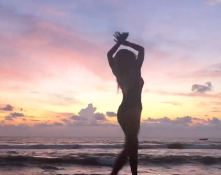 VIDEO / Face ravagii și în Asia cu corpul ei! Bianca Drăgușanu, show pe plajă