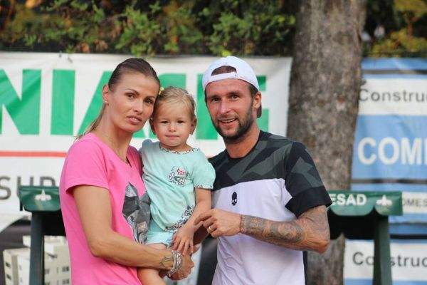 FOTO / Ilie Balaci a lăsat în urmă o familie superbă!  Cât de mult îi seamănă unul dintre nepoţi