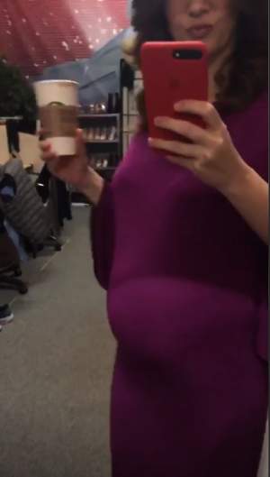 FOTO / Cât de mare s-a făcut burtica Adelei Popescu! Cum arată vedeta însărcinată în ultimul trimestru