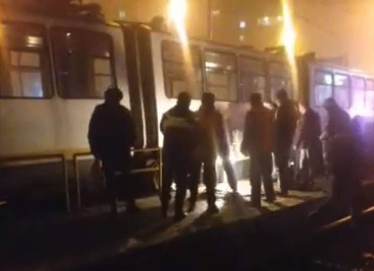 Accident pe şinele de tramvai, în Drumul Taberei! Un bărbat a căzut de pe refugiu