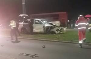 FOTO / Accident foarte grav în Craiova! Două maşini s-au ciocnit puternic