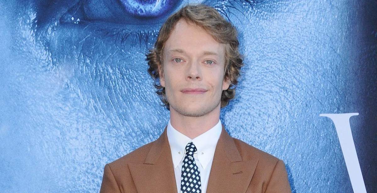FOTO / Alfie Allen, actorul din „Game of Thrones”, a devenit tată pentru prima oară. Prima imagine cu fetița lui