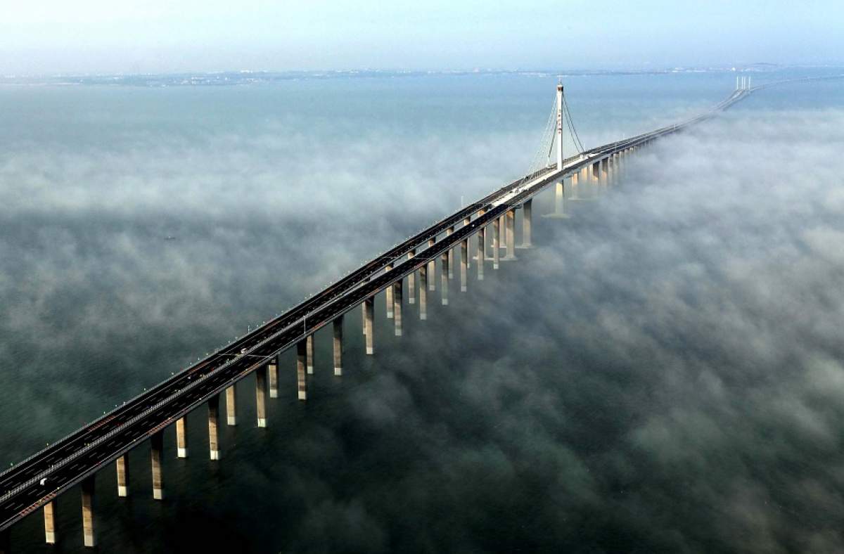 FOTO&VIDEO / China a inaugurat cel mai mare pod maritim din lume! Valorează 20 de miliarde de dolari