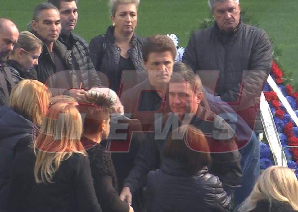 FOTO / Soției lui Ilie Balaci i s-a făcut rău pe stadion. SMURD-ul a intervenit de urgență
