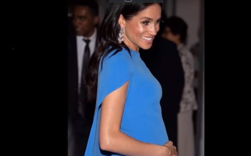 FOTO / Meghan Markle, din ce în ce mai mândră de burtica ei. Ducesa a purtat o rochie mulată