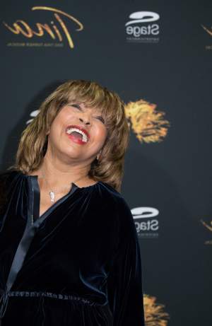 FOTO / Tina Turner, apariție de senzație la aproape 80 de ani! Plină de energie și cu zâmbetul pe buze, i-a făcut pe toți să-și întoarcă privirea