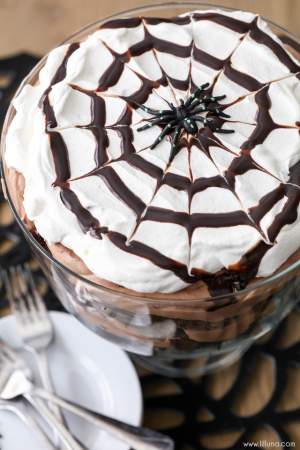 REȚETA ZILEI: Budincă de ciocolată „păianjen”. Ideală pentru Halloween!