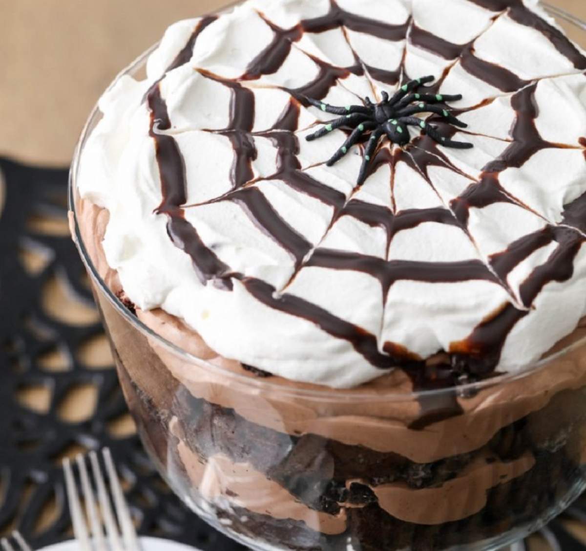 REȚETA ZILEI: Budincă de ciocolată „păianjen”. Ideală pentru Halloween!