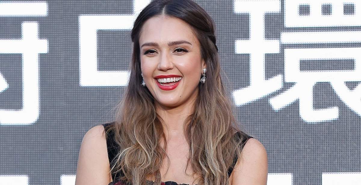 FOTO / Jessica Alba și-a scos la închiriat locuința din Beverly Hills. Așa arată casa pentru care cere o sumă cu multe cifre