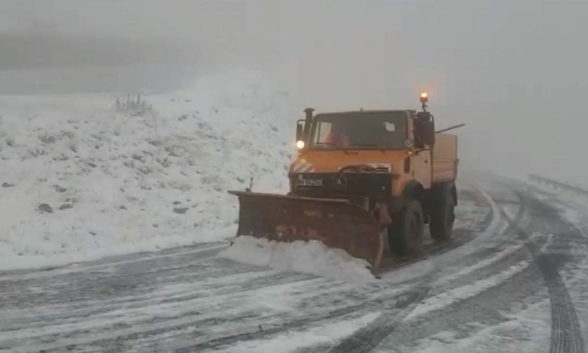 VIDEO / Ninge abundent pe Transfăgărășan! Autoritățile au fost nevoite să intervină pentru deszăpezire