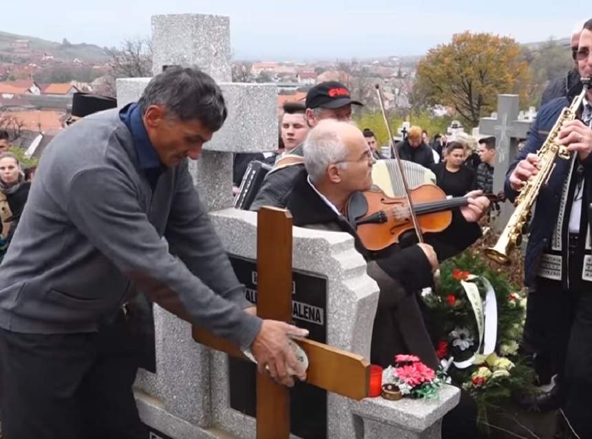 Daniel Rosalim a fost înmormântat! Imagini cutremurătoare cu apropiaţii cântăreţului