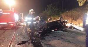 FOTO / Accident cumplit, în Arad! Doi tineri au murit după ce au sărit cu maşina de pe un pod!