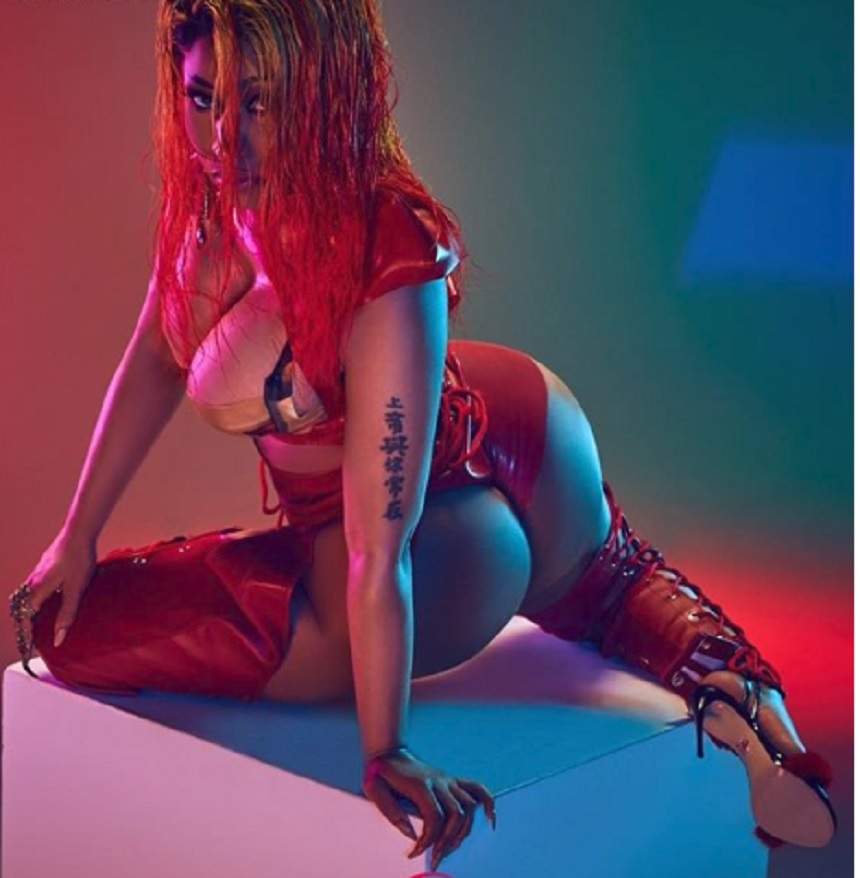 FOTO / Sânii „îi explodează” și te fac să o iei razna! Nicki Minaj, ipostaza care i-a înfierbântat pe fani