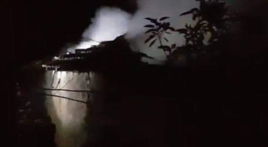 Caz tragic la Cernavodă! Doi bărbaţi au murit carbonizaţi după ce locuinţa în care se aflau a luat foc