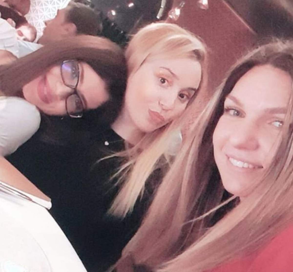 Simona Halep a petrecut în club, alături de prietenele ei!