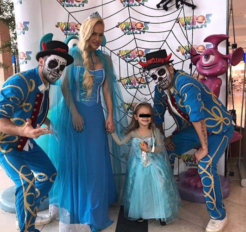 FOTO / Anda Adam s-a costumat în Elsa, de dragul fiicei, de Halloween!