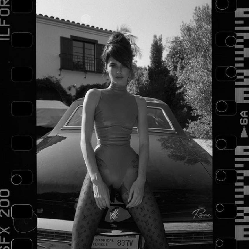 FOTO / Kendall Jenner s-a autodepășit cu Photoshop-ul! Oamenii sunt oripilați de cât și-a subțiat talia