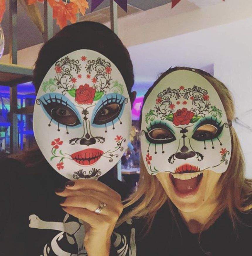 FOTO / Simona Gherghe, petrecere pe cinste de Halloween. Cum s-a deghizat frumoasa prezentatoare!