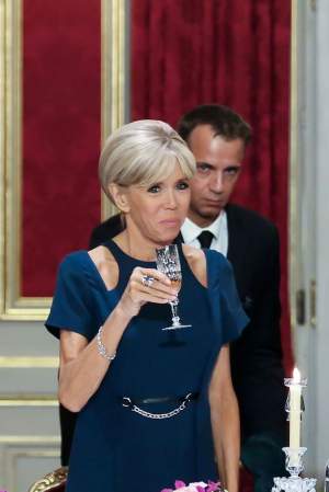 FOTO / Ce apariţie! Brigitte Macron pare cu zece ani mai tânără!