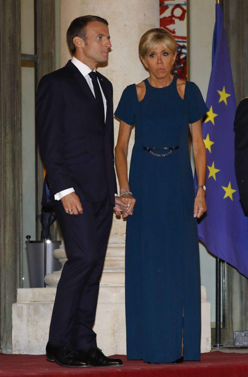 FOTO / Ce apariţie! Brigitte Macron pare cu zece ani mai tânără!