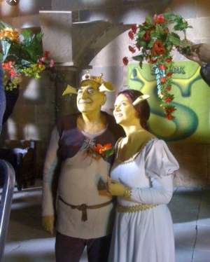 FOTO / Oana și Viorel Lis sau Fiona și Shrek? Cam așa s-au gătit cei doi pentru petrecere!