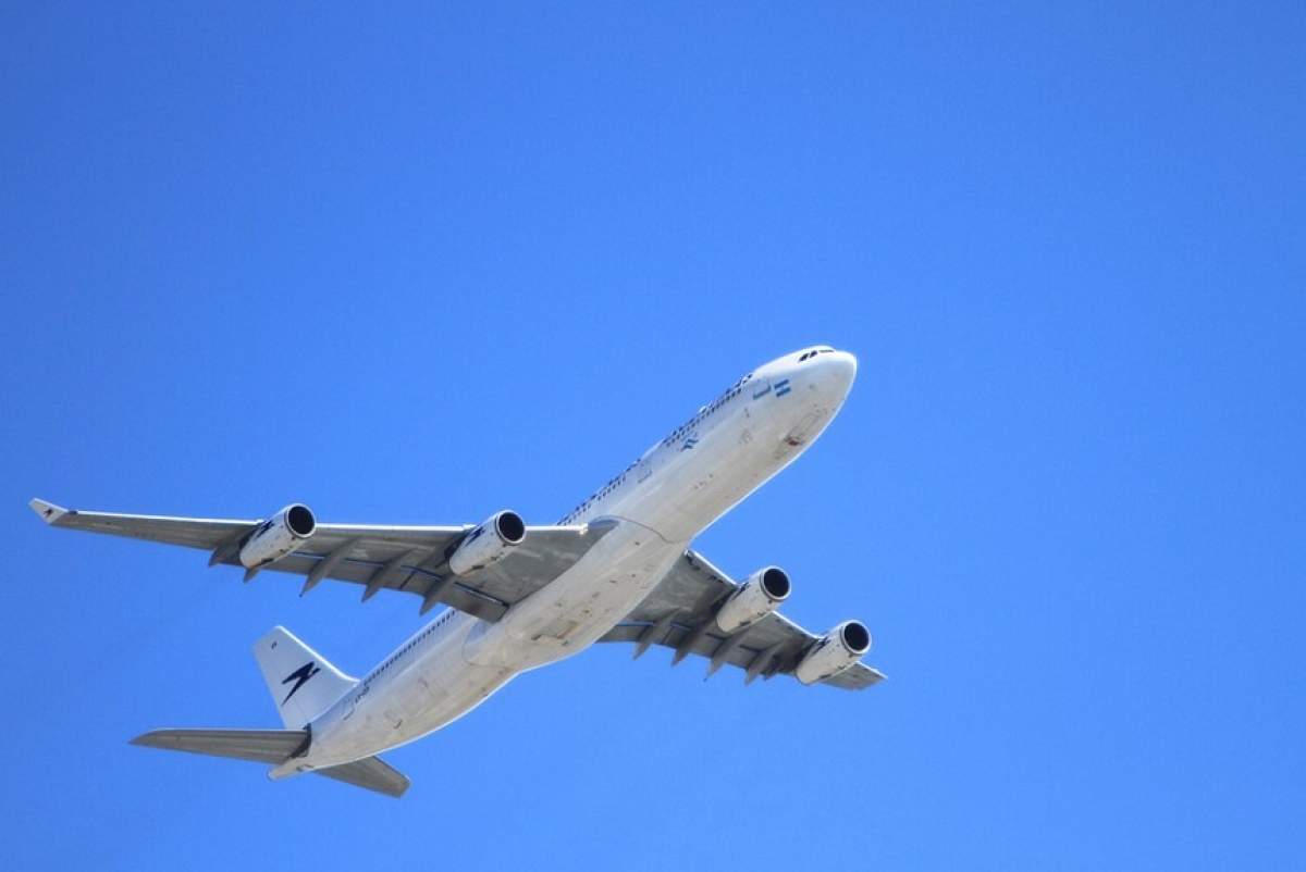 Panică pe aeroport! Un bărbat a murit într-un avion la Iași