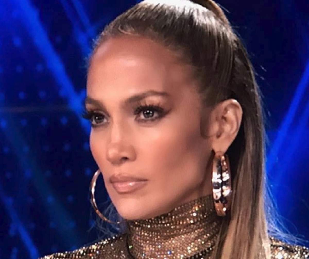 FOTO / Are aproape 50 de ani, dar rupe inimile domnilor! Jennifer Lopez a încins internetul cu formele ei