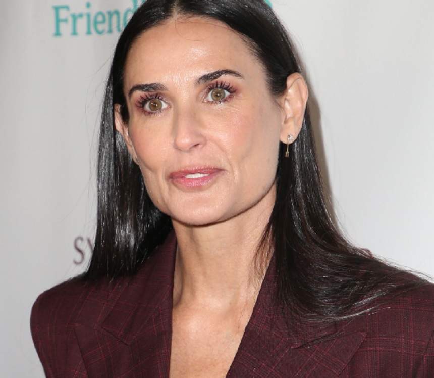 FOTO / Demi Moore sau figura ei de ceară? Actrița are fața împietrită de la operațiile estetice