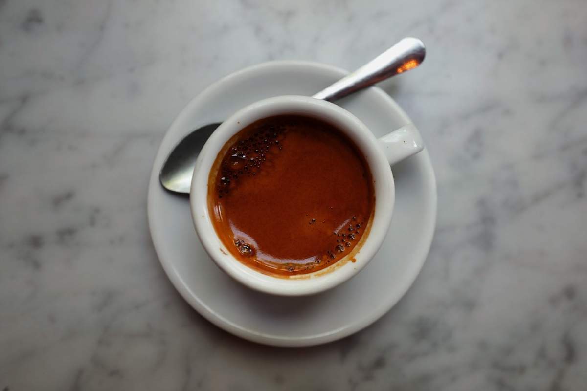 O bem de dimineață, dar tu știai de puterile magice ale cafelei? Iată cele mai tari superstiții despre băutura preferată a somnoroșilor