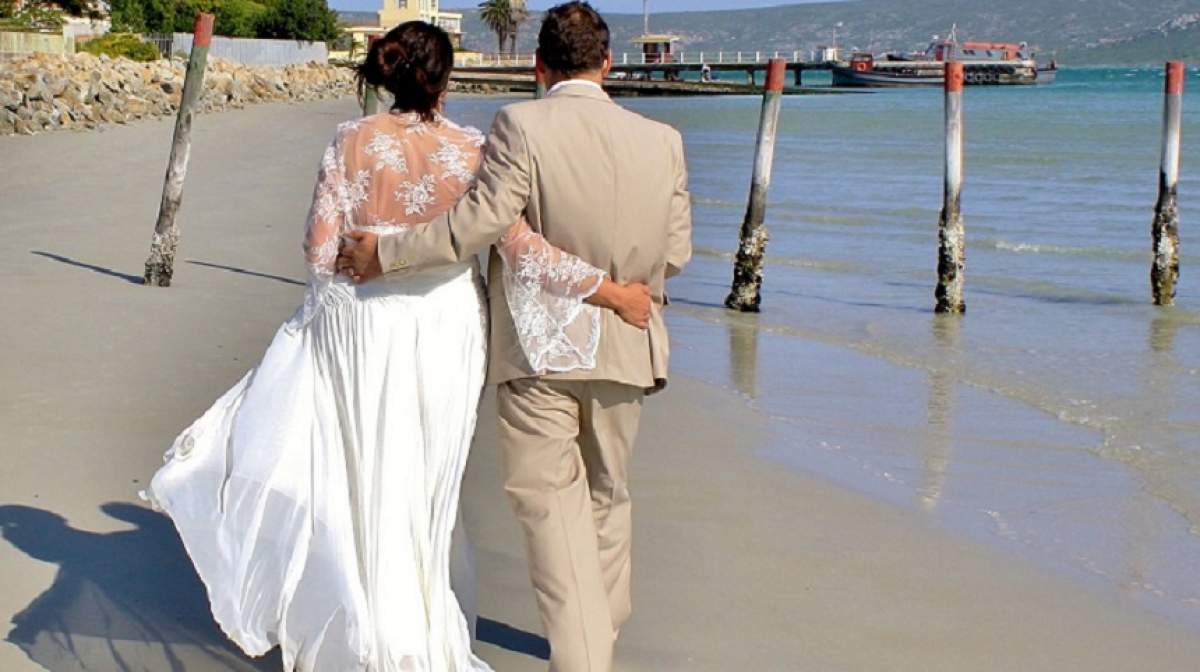 FOTO / Nuntă mare pe plajă! Un actor celebru s-a căsătorit a doua oară