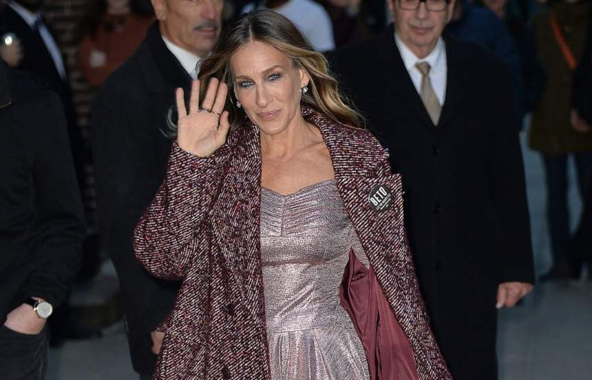 FOTO / Arată ca o bunicuță! Sarah Jessica Parker s-a afișat „trasă” la față, la un eveniment monden