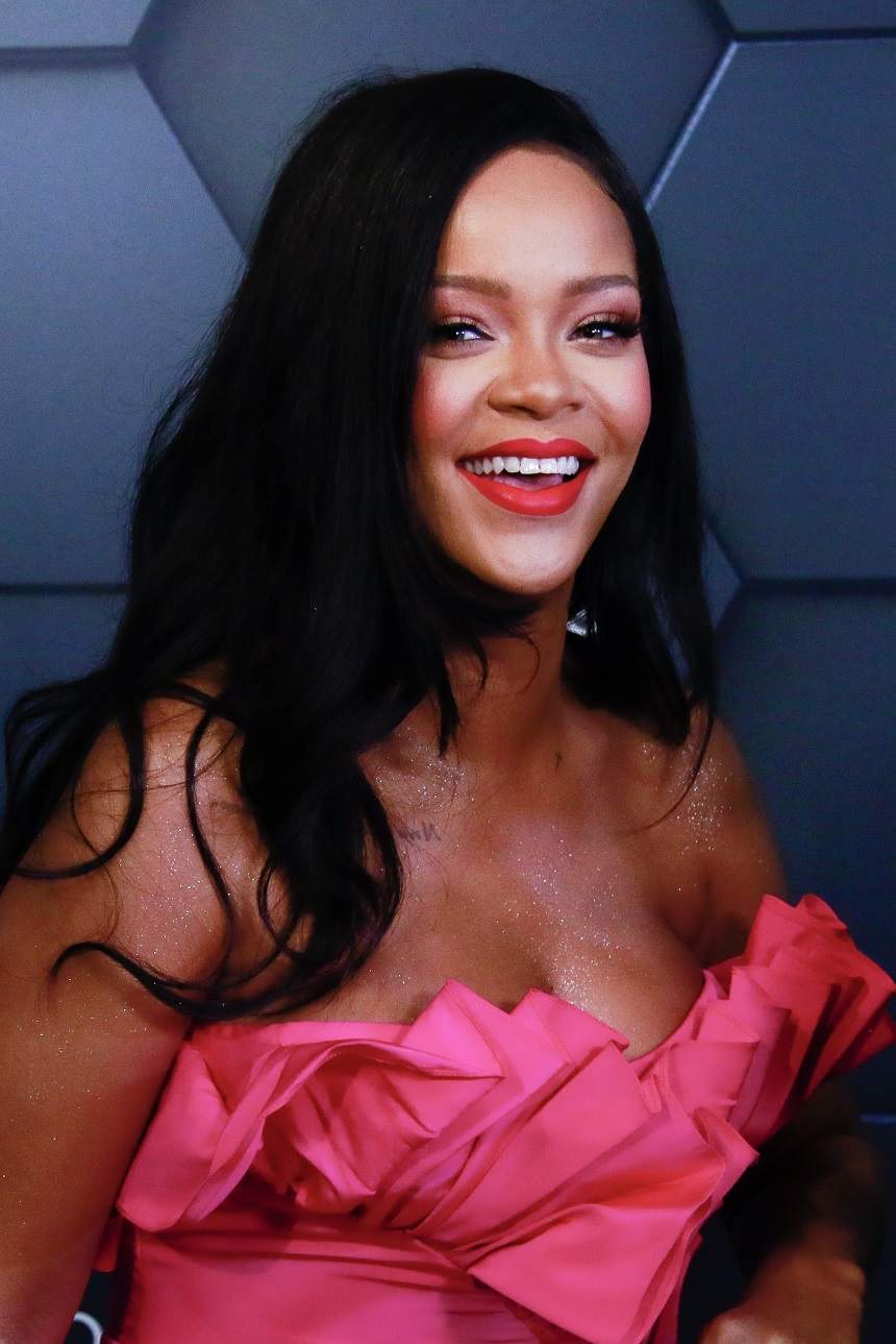 FOTO / Apariţie ULUITOARE!  Rihanna, în piele de şarpe