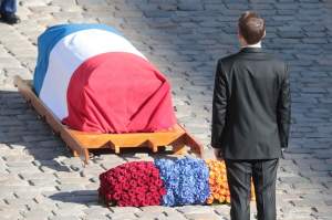 FOTO&VIDEO / Franța i-a spus „adio” lui Charles Aznavour, într-o ceremonie impresionantă. Ce moștenire a lăsat în urmă artistul