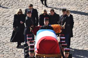 FOTO&VIDEO / Franța i-a spus „adio” lui Charles Aznavour, într-o ceremonie impresionantă. Ce moștenire a lăsat în urmă artistul