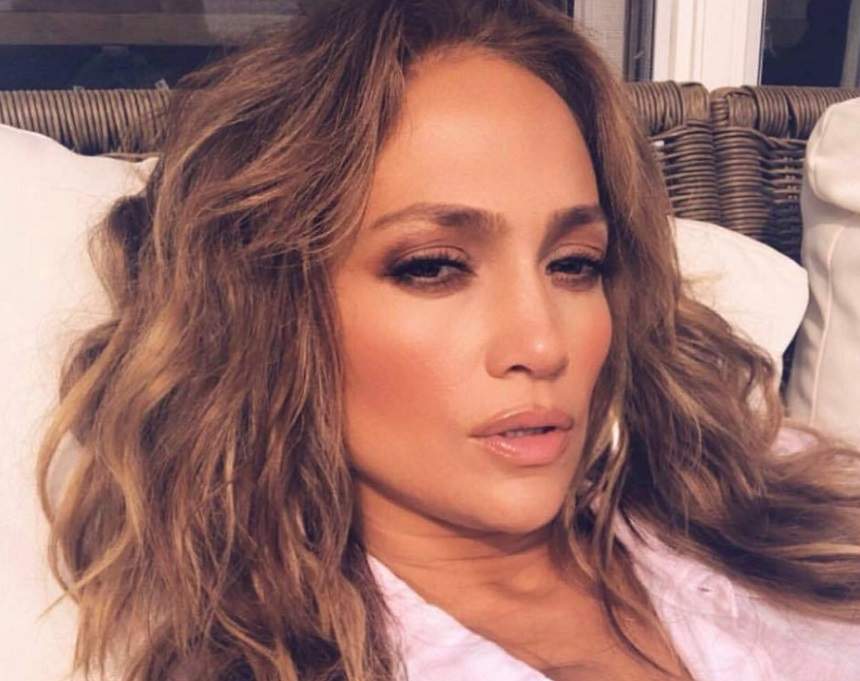 VIDEO / Make-up artistul lui Jennifer Lopez a dezvăluit trucurile de frumuseţe ale vedetei