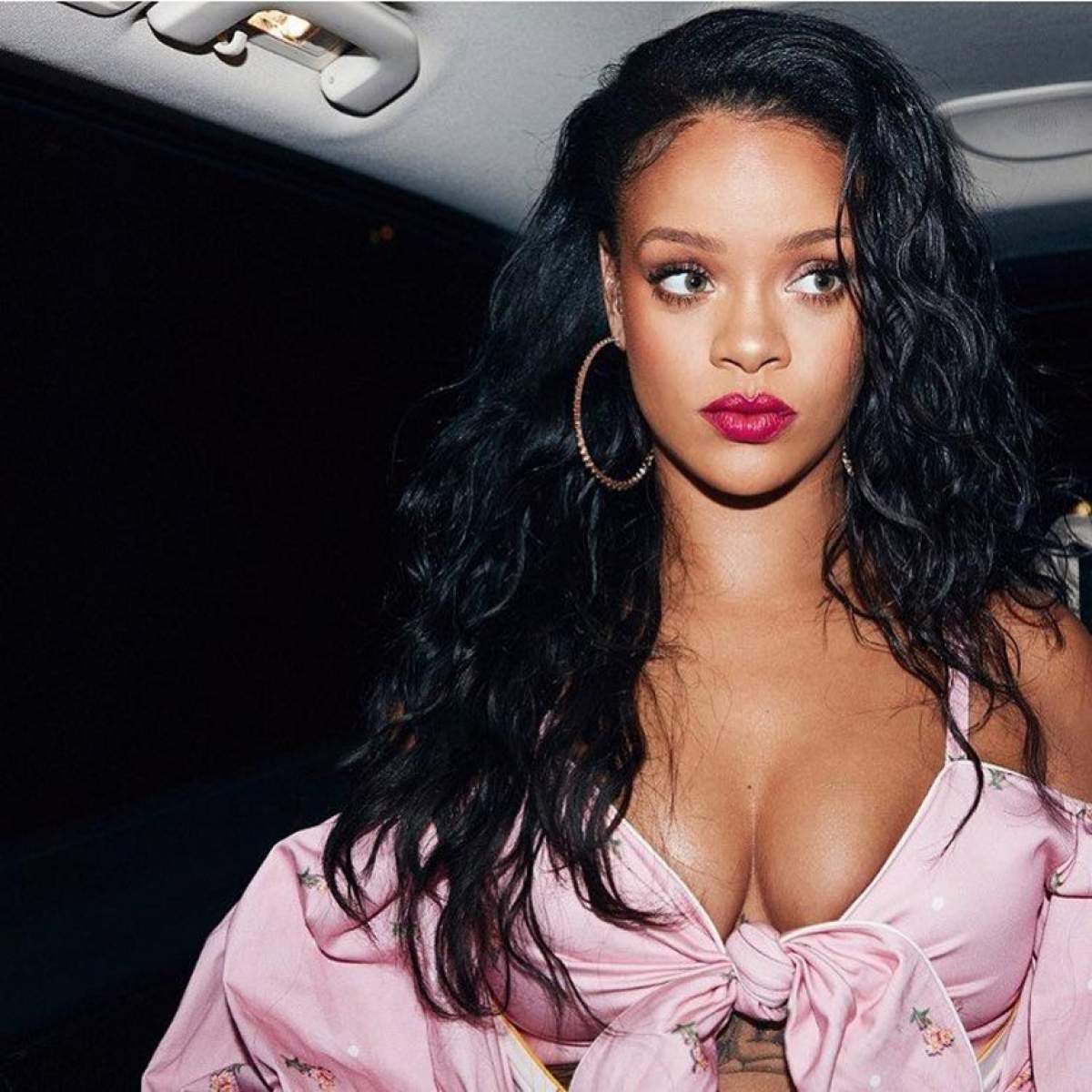 FOTO / Rihanna, ce ai făcut? Salopeta transparentă a lăsat la vedere lenjeria intimă, pe covorul roșu