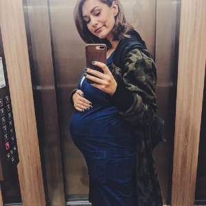 De când e însărcinată, Feli a descoperit că are un un nou defect: „Maică-ta-i o narcisistă”