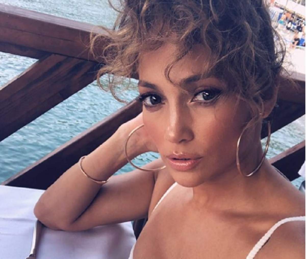 FOTO / Trupul ei nu are niciun defect! Jennifer Lopez s-a pozat goală pușcă, iar fundul ei a fost punctul forte!