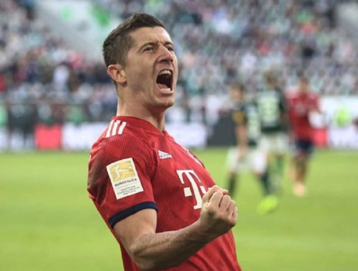 FOTO / Robert Lewandowski bagă spaima în adversari, pe teren, dar uite cum s-a costumat atacantul, de Halloween