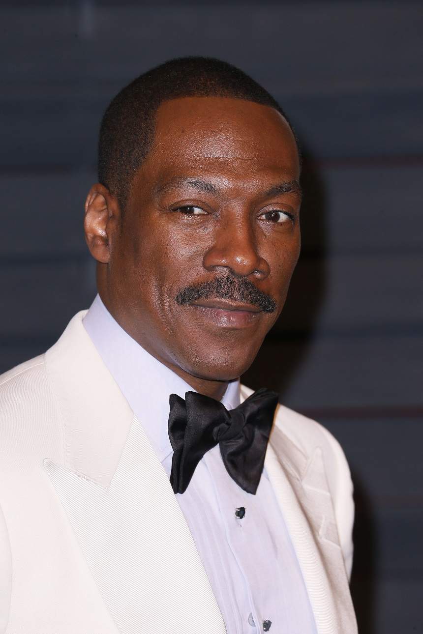 FOTO / Eddie Murphy nu își menajează logodnica însărcinată. Paige Butcher se „luptă” cu un cărucior plin de cumpărături