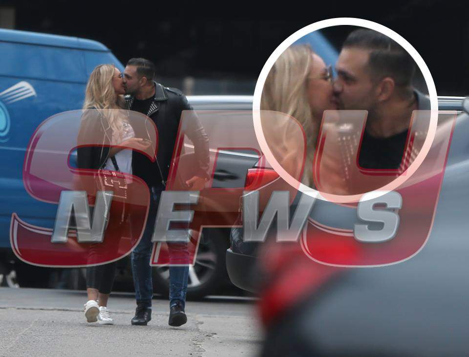 VIDEO PAPARAZZI / Ce îndrăgostită este Bianca Drăguşanu de noul iubit, Alex Bodi! L-a sărutat în plină stradă şi nu îl scapă din ochi