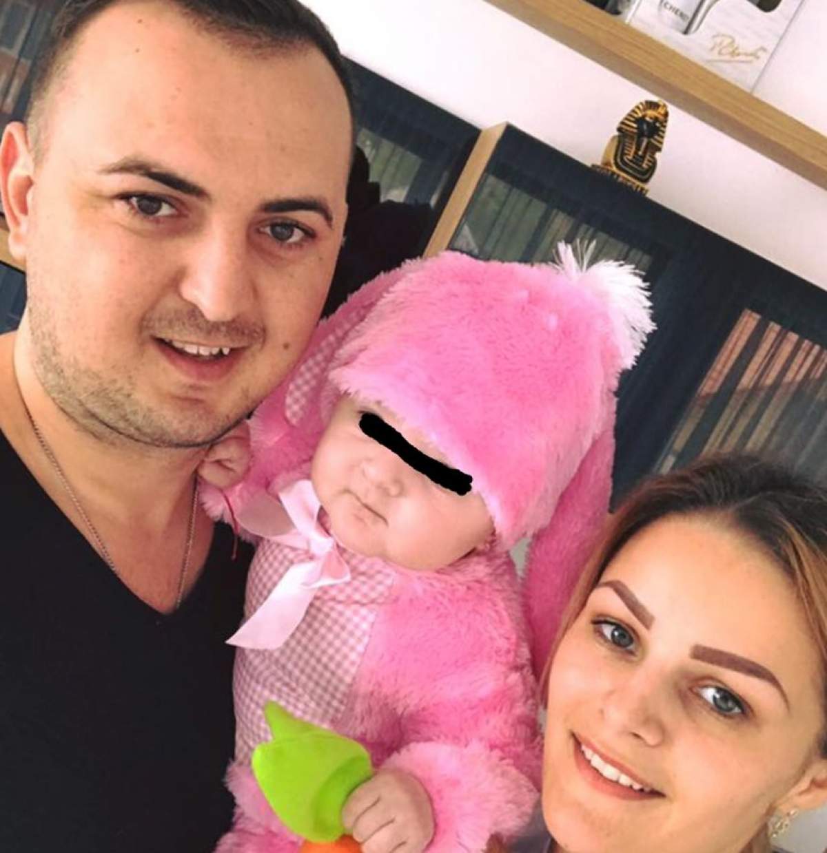 FOTO / Cum reacţionează Vasilică Ceteraşu în timp ce fiica sa "chinuie" o pisică