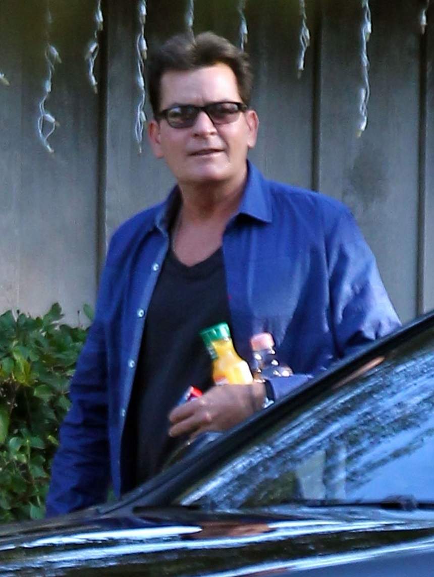 Apelul disperat al lui Charlie Sheen, după ce a pierdut legătura cu părinții în timpul unui incendiu: „Vă rog să mă anunțați”