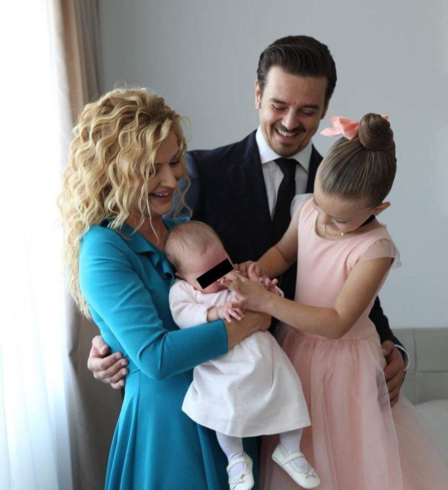 FOTO / Mihai Petre și-a botezat fiica! A fost făcută publică și prima imagine de la eveniment