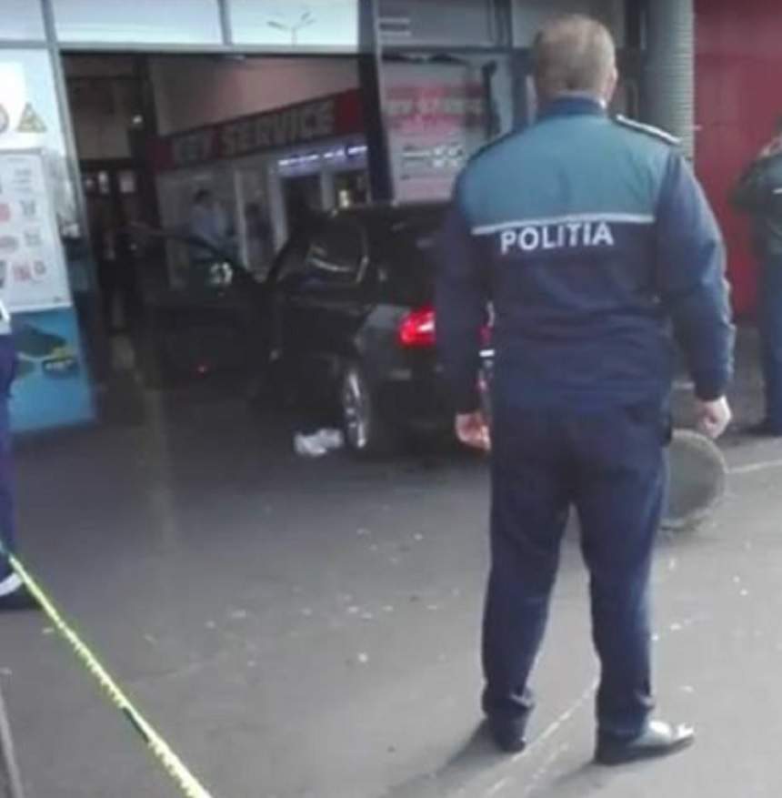 VIDEO / Atac grav în Brăila! Un bărbat a înjunghiat o persoană, apoi a intrat cu mașina într-un grup de oameni