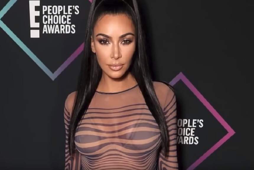 Kim Kardashian, outfit deocheat la un eveniment cu ștaif! "Îi voi acorda da un premiu pentru fundul ăla"