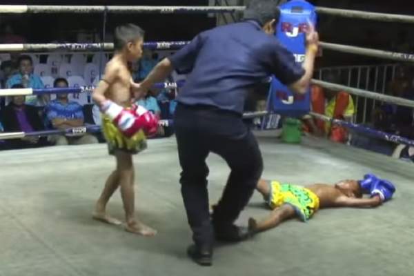Tragedie în sport! Un puşti în vârstă de 13 ani a murit după ce a fost făcut KO într-un meci de kickboxing